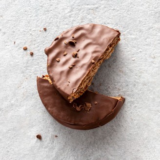 Alfajores filled with dulce de leche from the bakery selection at Sabores del Plata